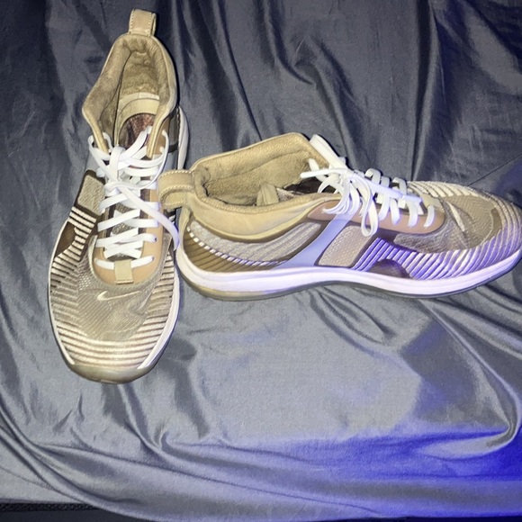 Lebron James John elliott collection shoes - Picture 3 of 5